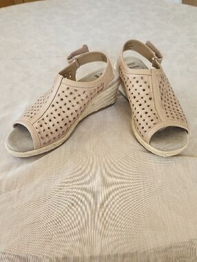 Earth Origins Blush Color Wedge Sandals Wimens Size 8M